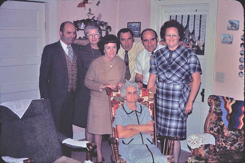 1972 - Perry Turner funeral at the house(2).jpg